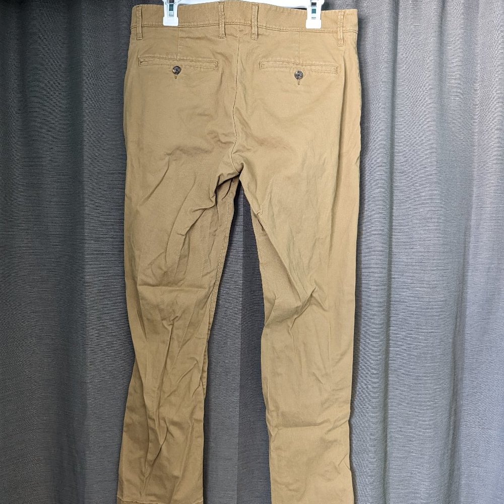 Men's Goodfellow & Co Size 34 x 30 Brown/Khaki Athletic Fit Chino Pants